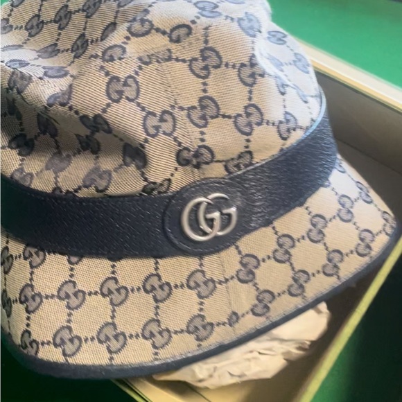 Gucci slides size 37 and bucket hat size small - Picture 3 of 3